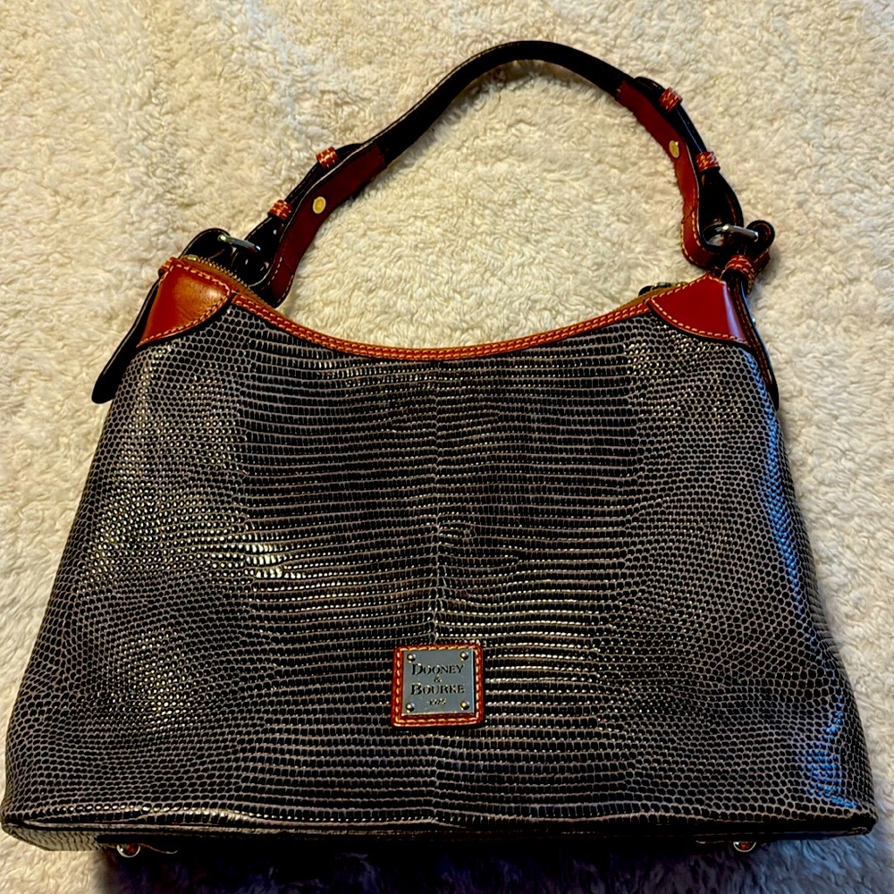 This Dooney & Bourke purse comes from a smoke & animal free house